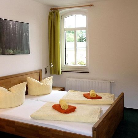 Pension Und Ferienwohnung Am Teich Schleiz Exterior foto